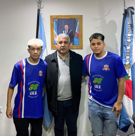 La primera división de Club Unión cuenta con nueva indumentaria gracias al aporte de AJALaR